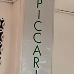 Piccari Nuova Gestione ホテル